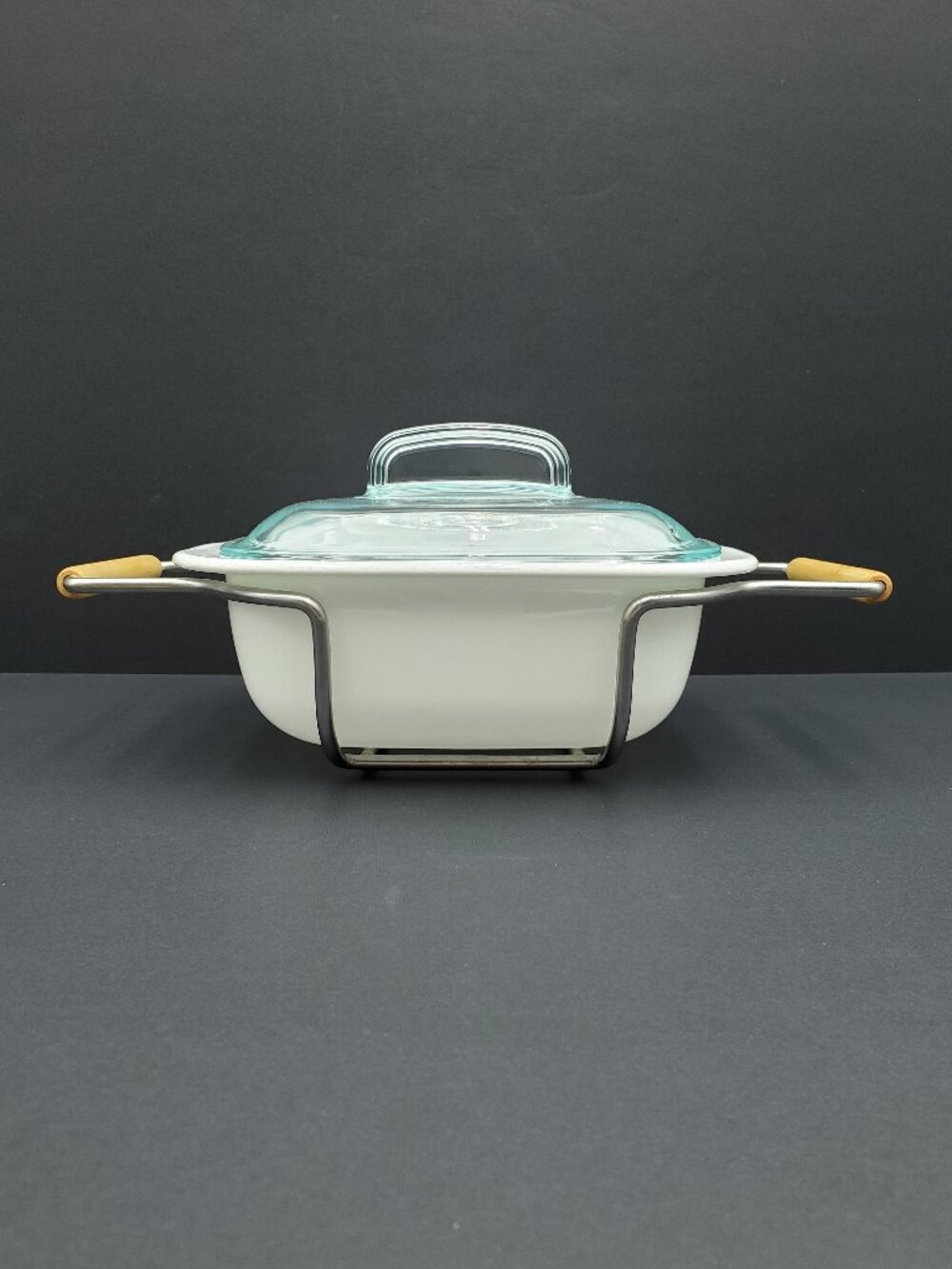Corningware SimplyLite 1.5 Qt Casserole with Glass Pyrex Lid and Serving Cradle